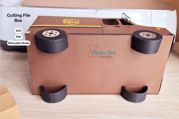 Archivo para cortar y armar caja en forma de camion UPS