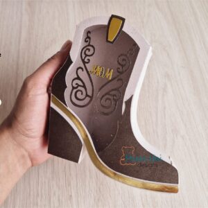 Archivo para cortar y armar caja en forma de bota, incluye mamá, MOM y diseño sin letras