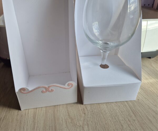 Archivo para recortar y armar caja para copa incluye ventana y sin ventana