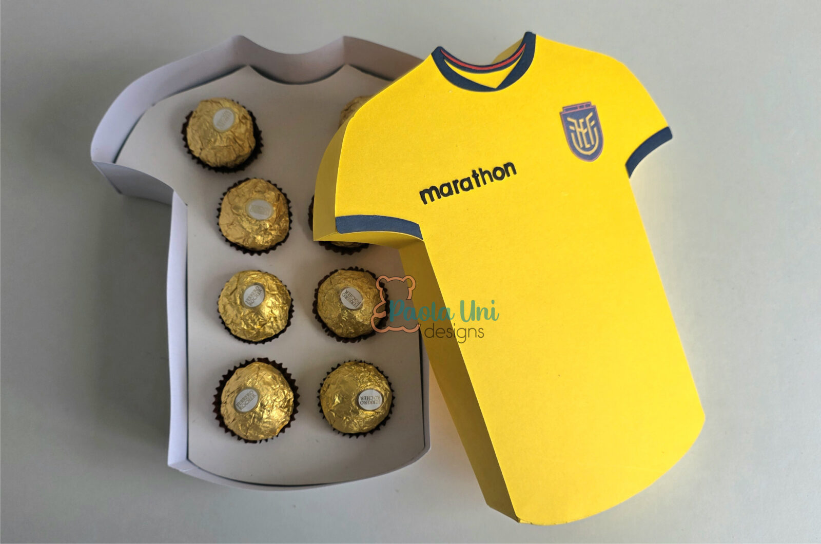Archivo para recortar y armar caja en forma de camiseta